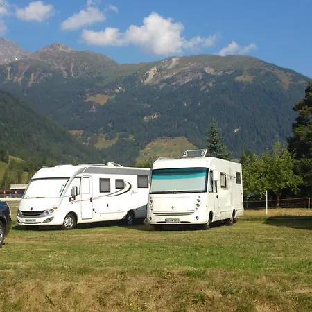 Kamp alanı Schlosswirts Wohnmobilstellplatz Und Schaeferwagen