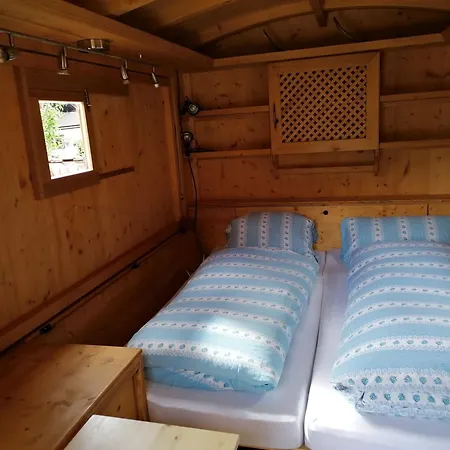 Campingplads Schlosswirts Wohnmobilstellplatz, Schaeferwagen Und Bauwagen Grossglockner Hochalpenstrasse *