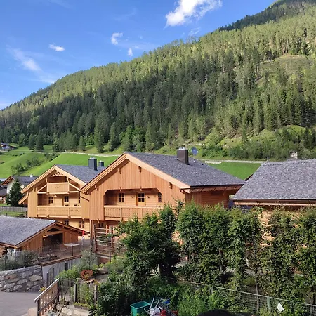 Schlosswirts Wohnmobilstellplatz, Schaeferwagen Und Bauwagen Grossglockner Hochalpenstrasse Campingplads