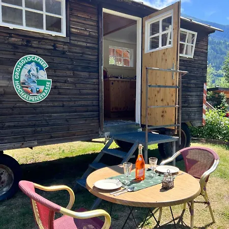 Schlosswirts Wohnmobilstellplatz, Schaeferwagen Und Bauwagen Grossglockner Hochalpenstrasse * Dollach