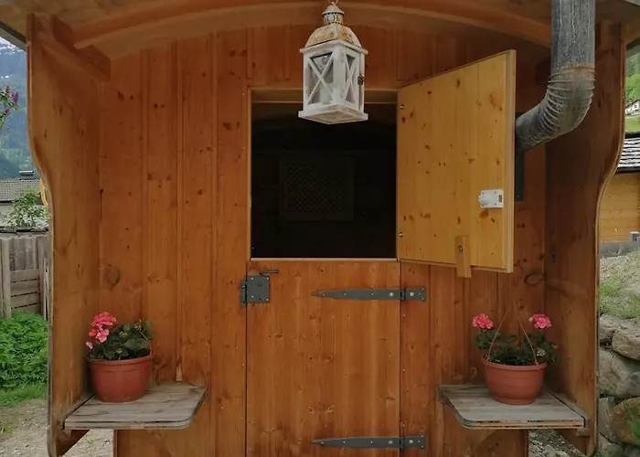 Kemping Schlosswirts Wohnmobilstellplatz Und Schaeferwagen