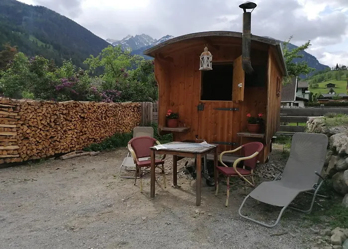 Parque de Campismo Schlosswirts Wohnmobilstellplatz Und Schaeferwagen *