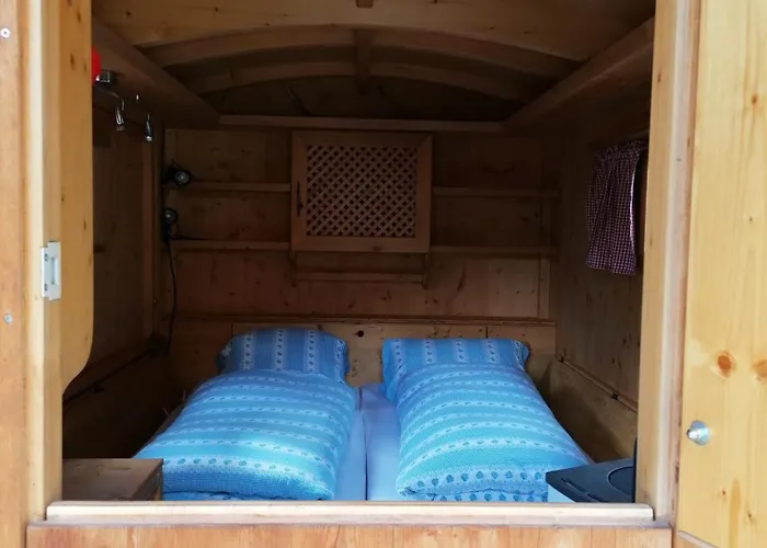 Schlosswirts Wohnmobilstellplatz Und Schaeferwagen Parque de Campismo Dollach