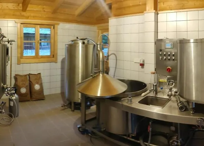 Schlosswirts Wohnmobilstellplatz Und Schaeferwagen Parque de Campismo