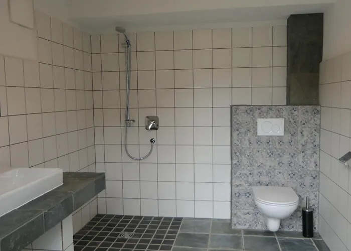 Kemping Schlosswirts Wohnmobilstellplatz Und Schaeferwagen